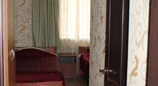 Гостиница Мега Лайт Екатеринбург Стандартный двухместный номер с 2 отдельными кроватями-2